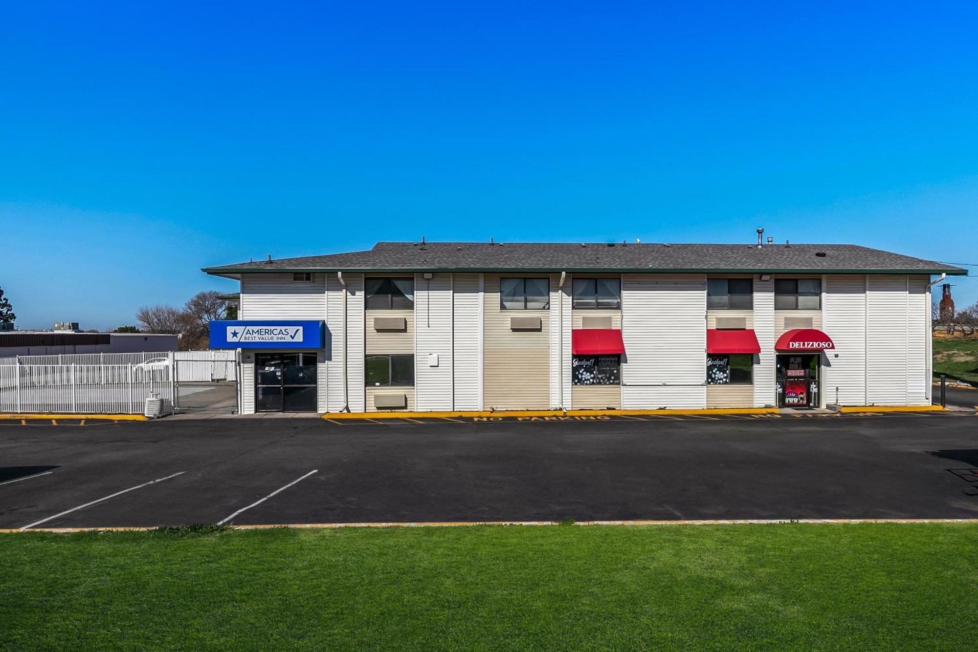 Americas Best Value Inn - Lincoln Airport Екстериор снимка