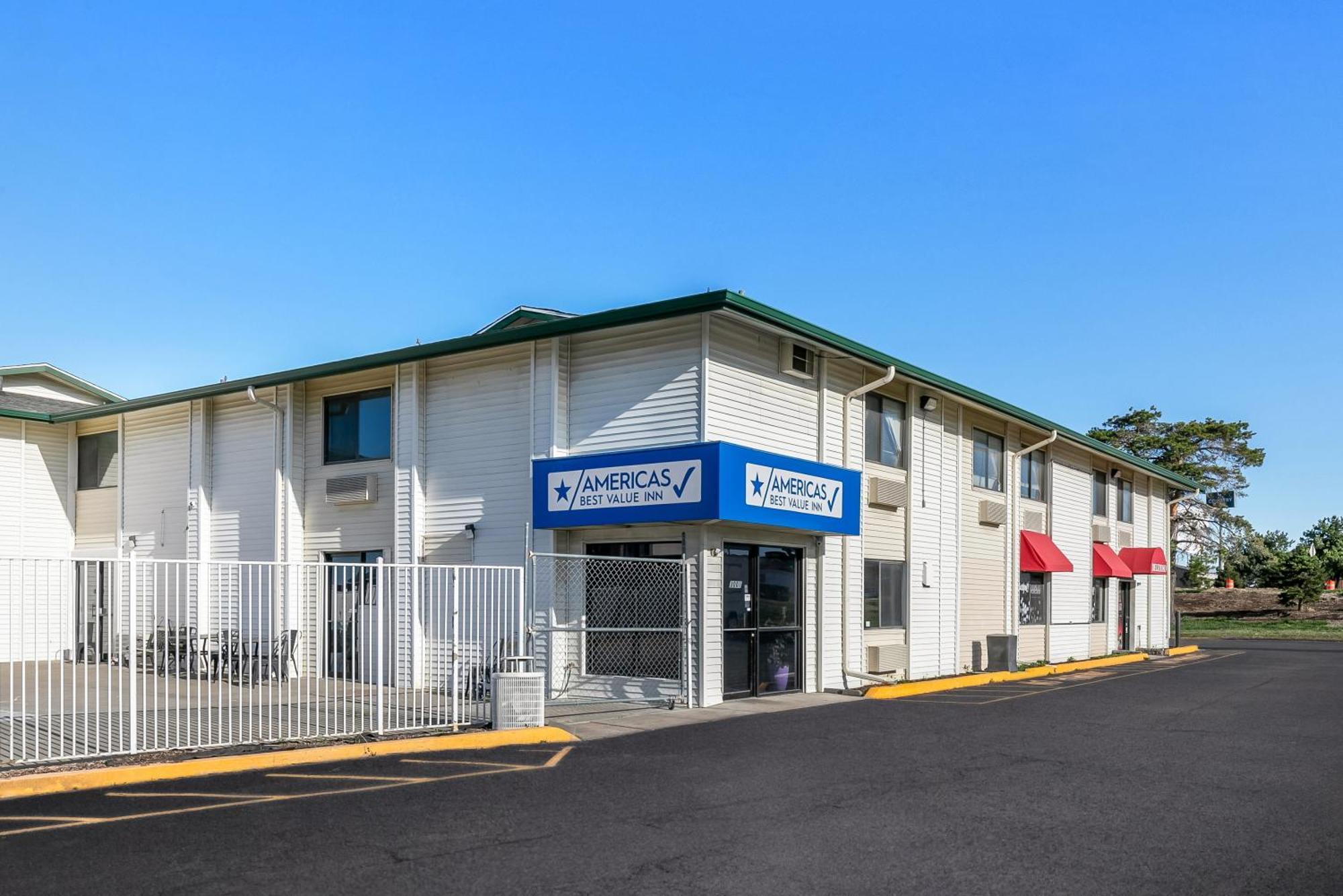 Americas Best Value Inn - Lincoln Airport Екстериор снимка