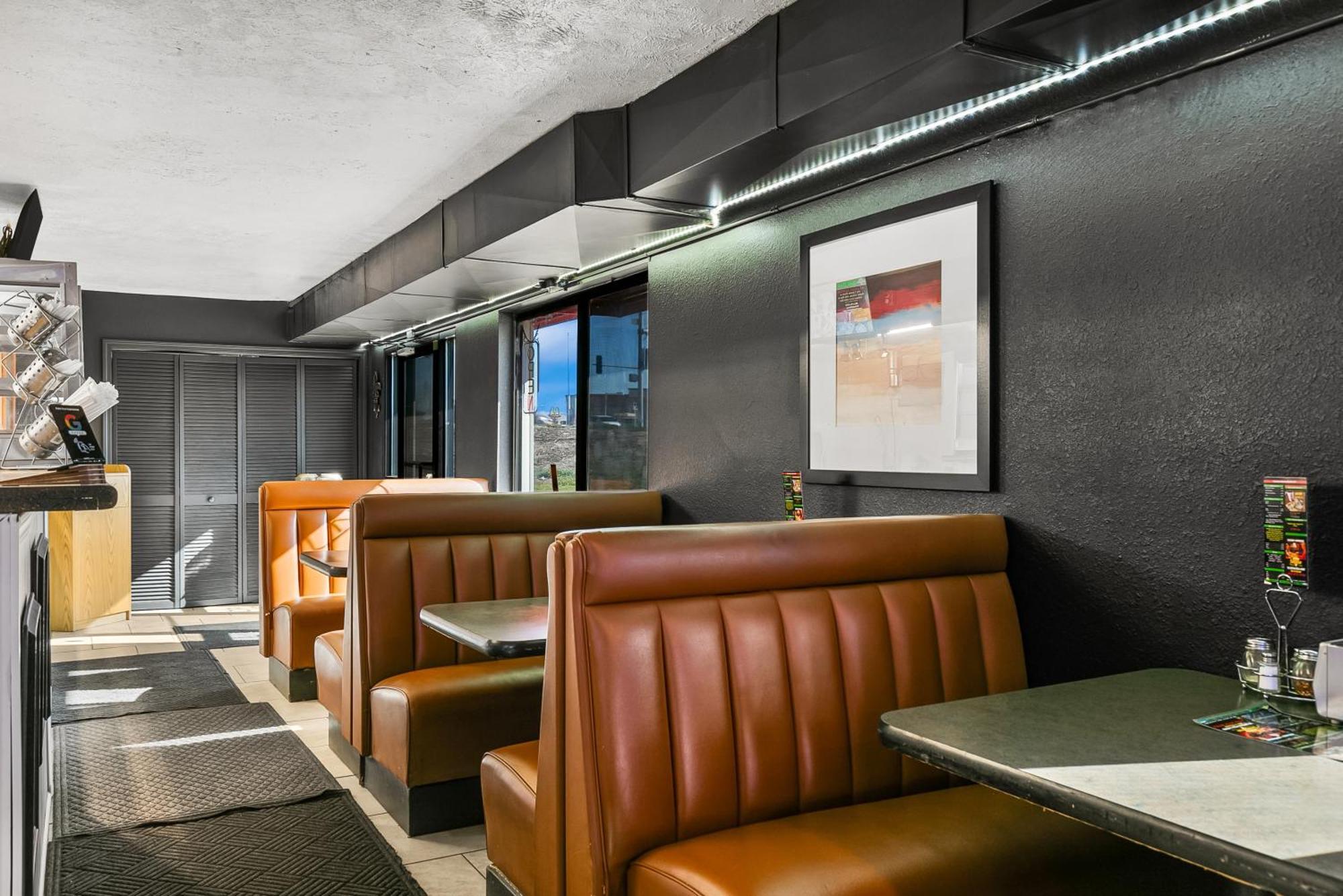 Americas Best Value Inn - Lincoln Airport Екстериор снимка